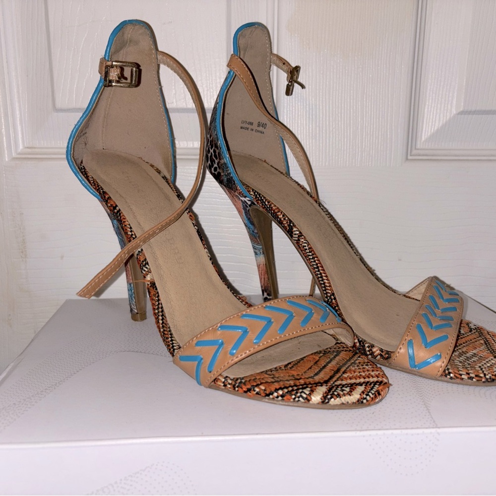 Heels - Picture 4 of 4